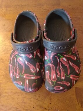 CROCS Kids Chili Pepoer Print Clogs in Black and Red